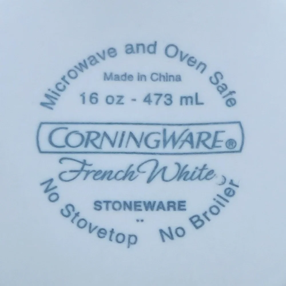 CorningWare French White 16 oz Round Fluted‎ Stoneware Dish with Lid